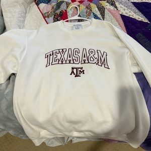 Texas A&M crewneck in size extra large!